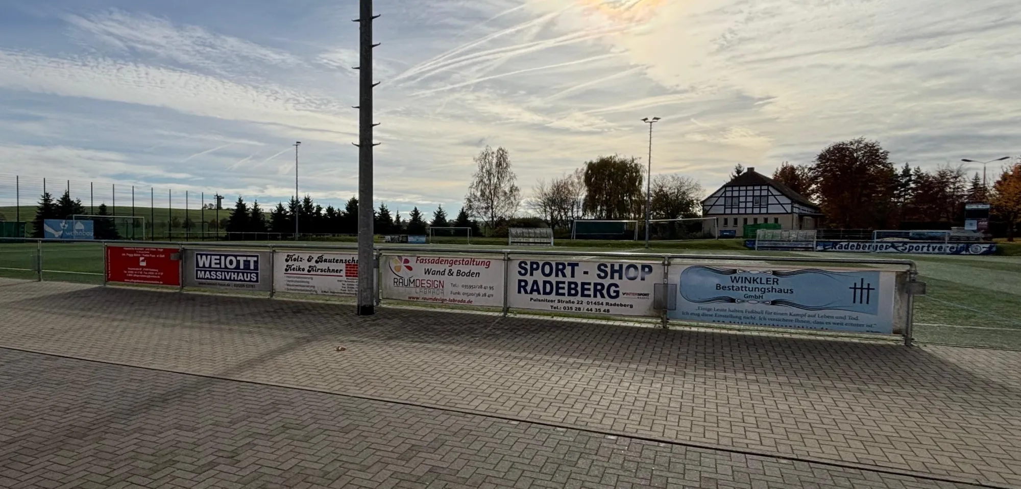 Bsp. Bandenwerbung am Kunstrasenplatz