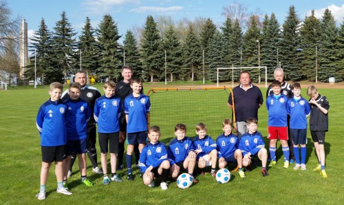 Firma Saxcom sponsert Rebounder für den RSV-Nachwuchs