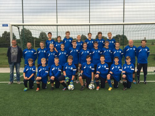 C-Jugend bekommt neue Trainingsanzüge