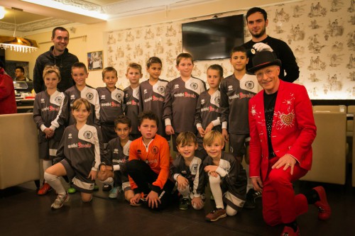 Neue Langarmtrikots für die F1-Junioren